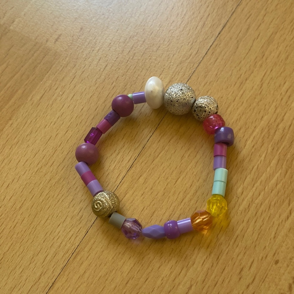 Elastic beaded bracelet made by Lois.